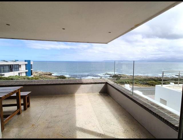 4 BEDROOM HOUSE FOR SALE IN PERLEMOENBAAI